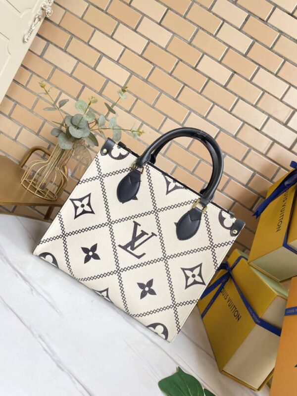 LOUIS VUITTON ONTHEGO MM 35CM WHITE M46016 - Image 8