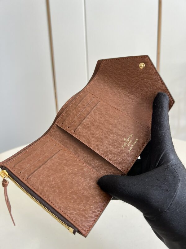 Louis Vuitton Victorine Wallet M62472 12cm Brown - Image 4