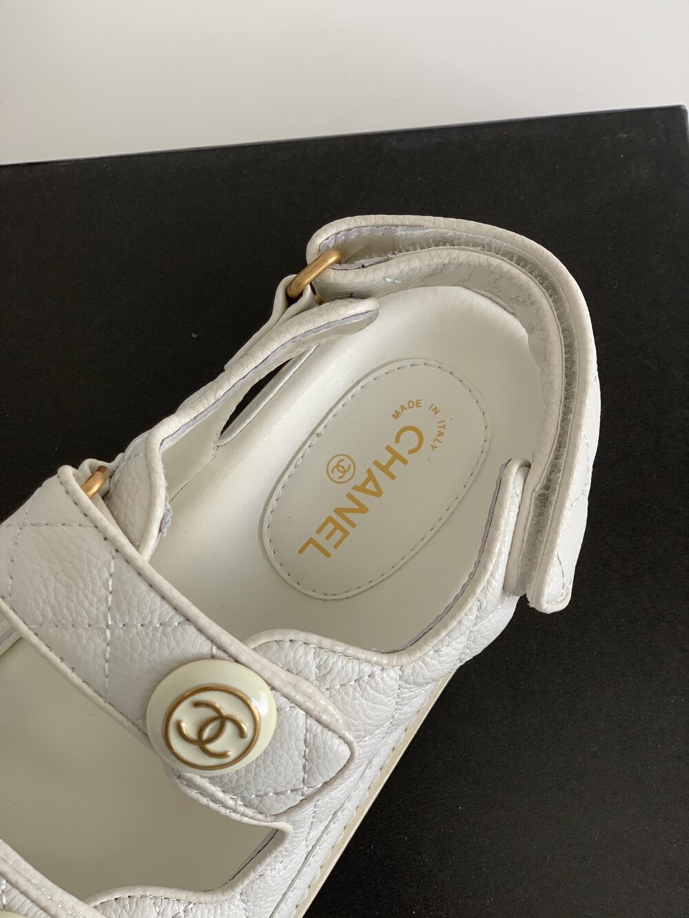 CHANEL CC BUTTON VELCRO WHITE SANDALS GRAINED LEATHER - Image 3
