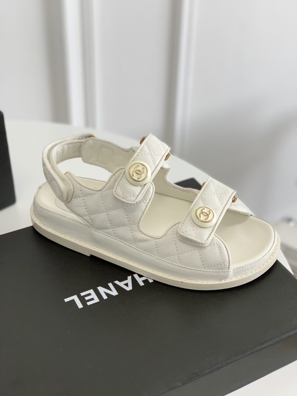 CHANEL CC BUTTON VELCRO WHITE SANDALS GRAINED LEATHER - Image 5
