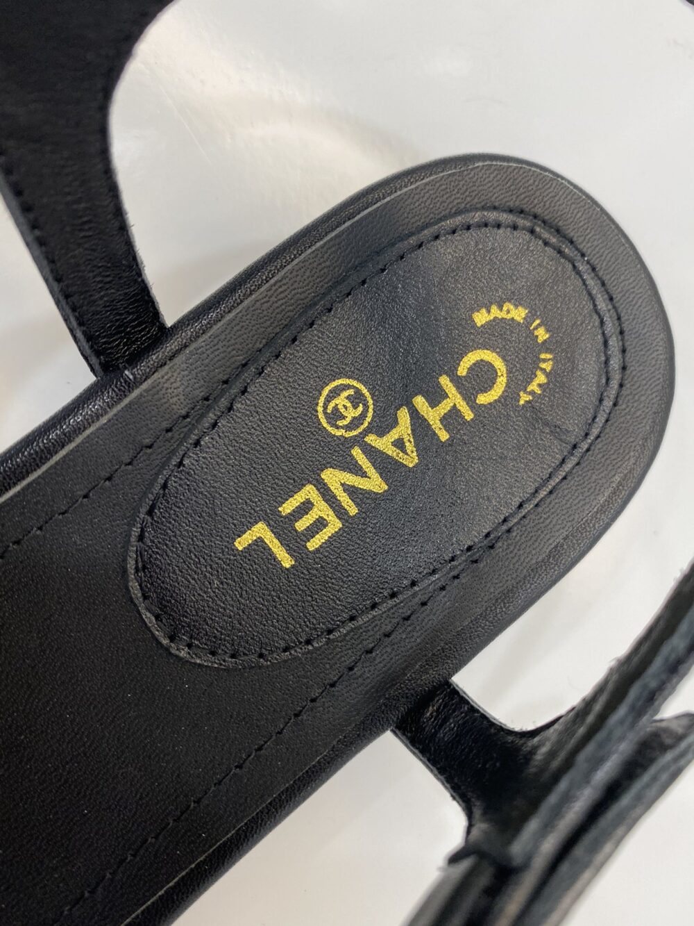 CHANEL GOLD CC LOGO THONG SANDALS BLACK - Image 2