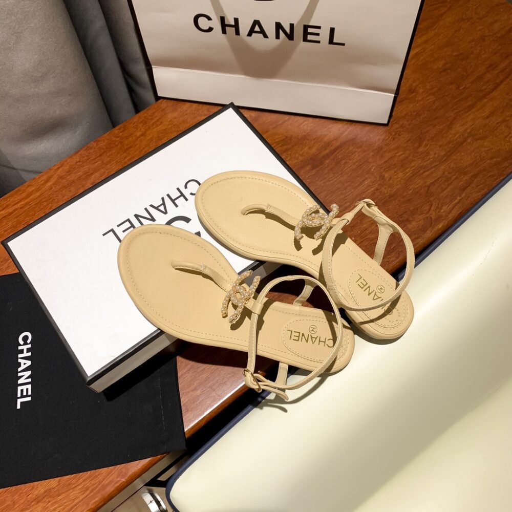 CHANEL GOLD PEARL CC LOGO THONG SANDALS BEIGE - Image 3