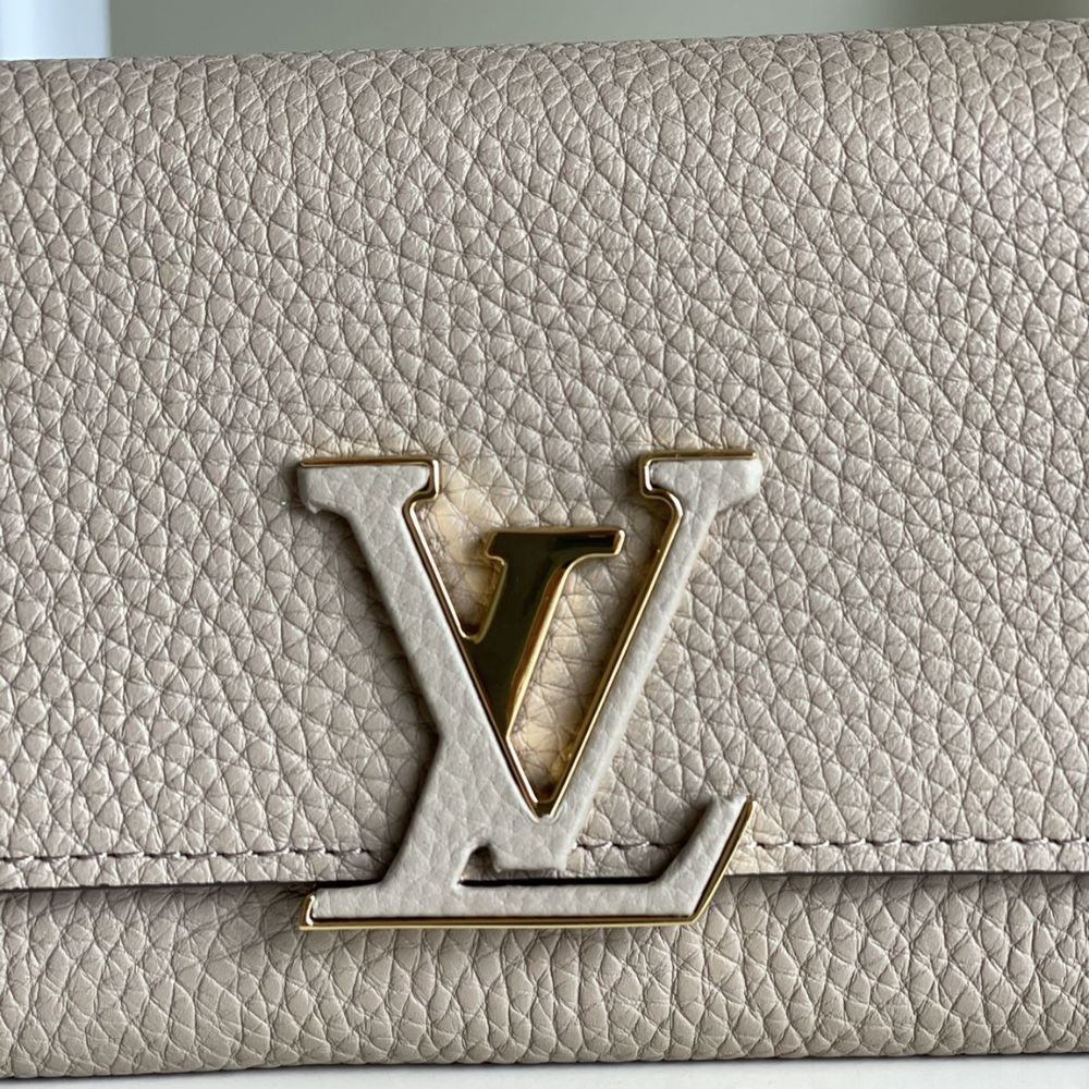 Louis Vuitton Capucines Wallet Galet M61248 - Image 8