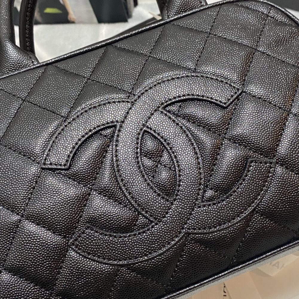 CHANEL TIMELESS CC QUILTED CAVIAR BOWLER BAG BLACK 25CM - Image 5