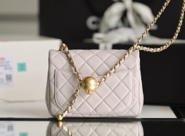 CHANEL QUILTED MINI FLAP BAG CREAM 18CM - Image 5