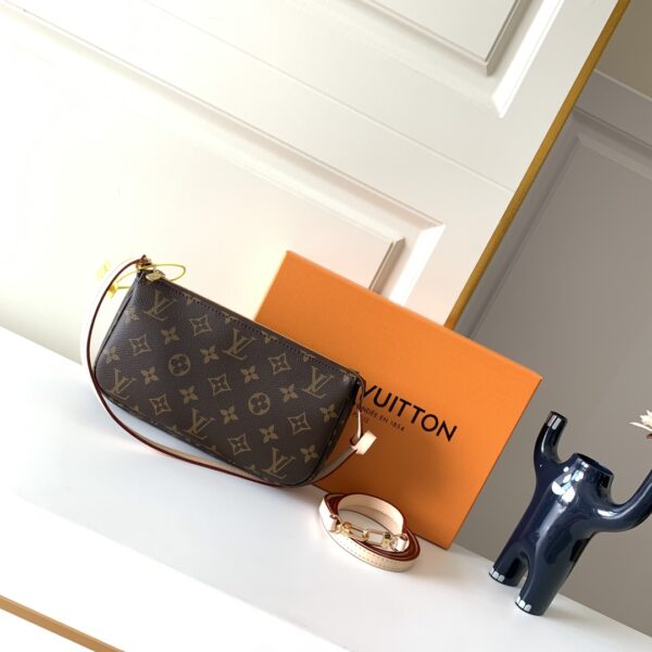 LOUIS VUITTON POCHETTE ACCESSOIRES M40712 - Image 8