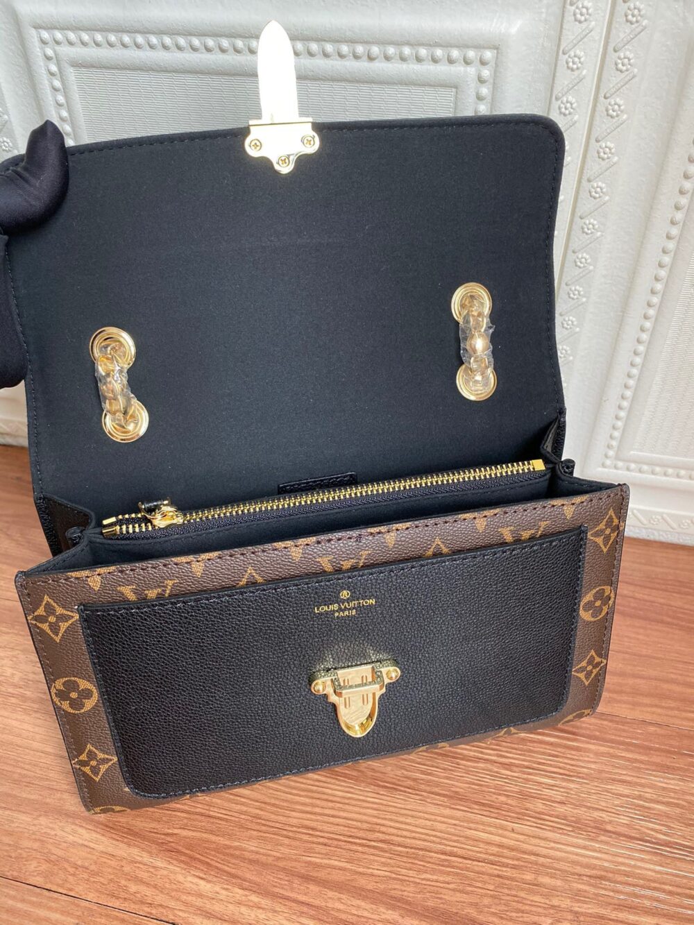 LOUIS VUITTON VICTOIRE NOIR M41730 - Image 9