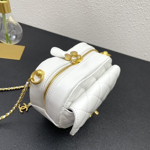 CHANEL HEART CLUTCH WITH CHAIN WHITE AP2784 - Image 14