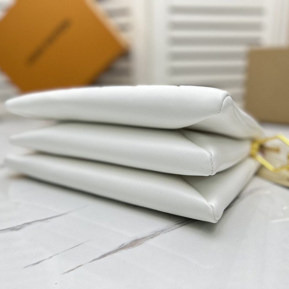 LOUIS VUITTON BOLSO COUSSIN PM WHITE 26CM M21209 - Image 5