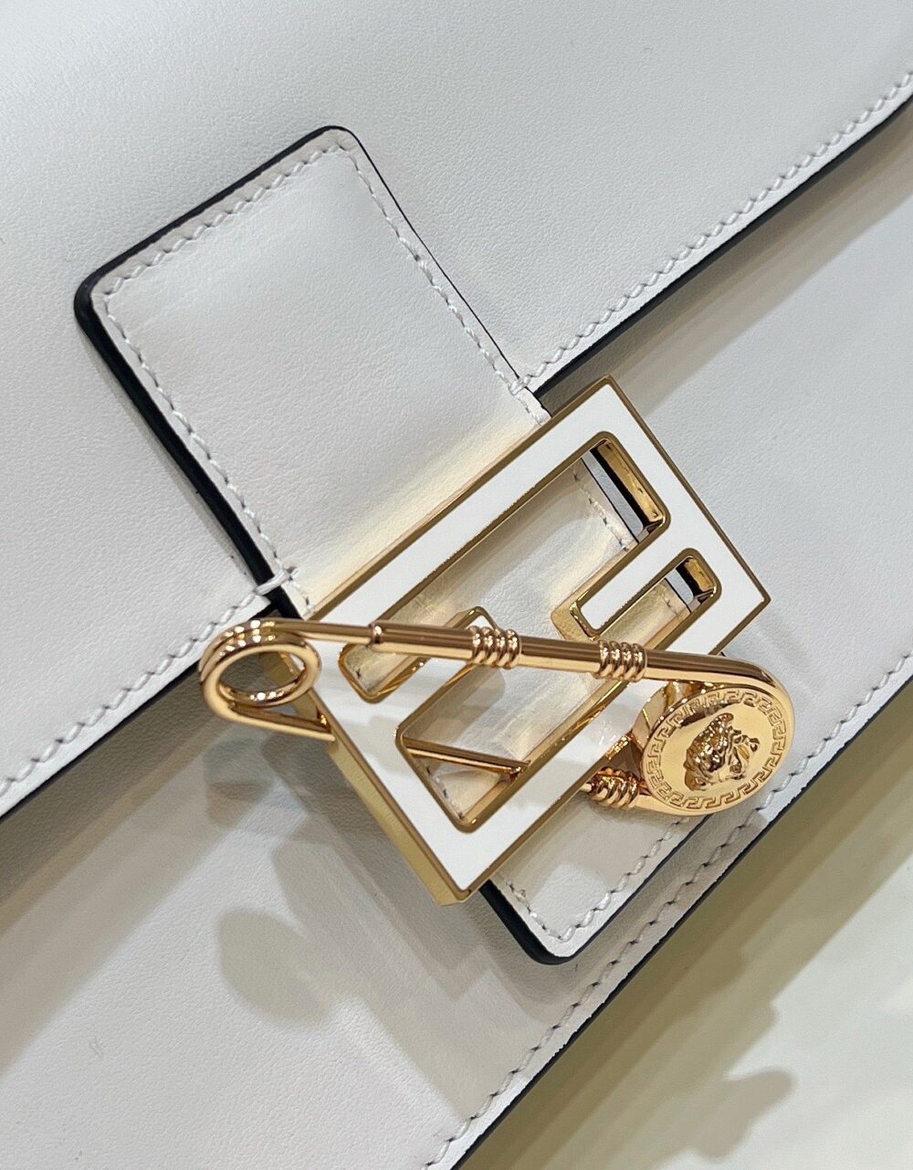 FENDACE BAGUETTE BROOCH WHITE 8BR801AJT6F0K7E - Image 7