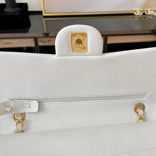 CHANEL CLASSIC MEDIUM HANDBAG WHITE 25CM A01112 - Image 4