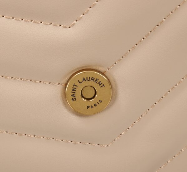 SAINT LAURENT LOULOU SMALL CHAIN BAG IN MATELASSÉ Y DARK BEIGE GOLD 25CM 494699DV7272721 - Image 6