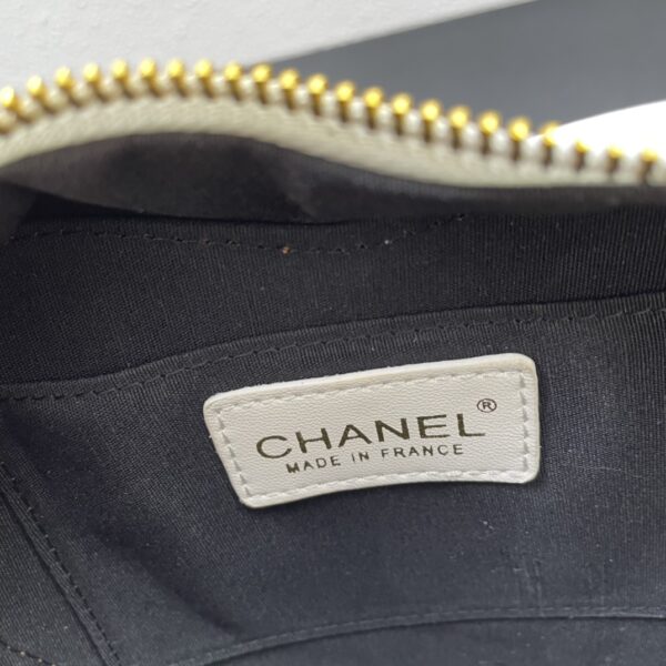 CHANEL HEART CLUTCH WITH CHAIN WHITE AP2784 - Image 8