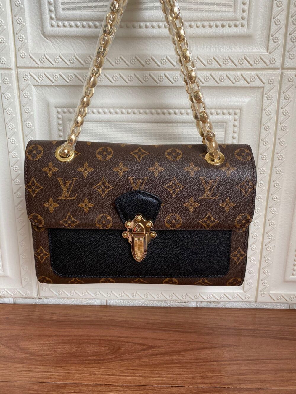 LOUIS VUITTON VICTOIRE NOIR M41730 - Image 8