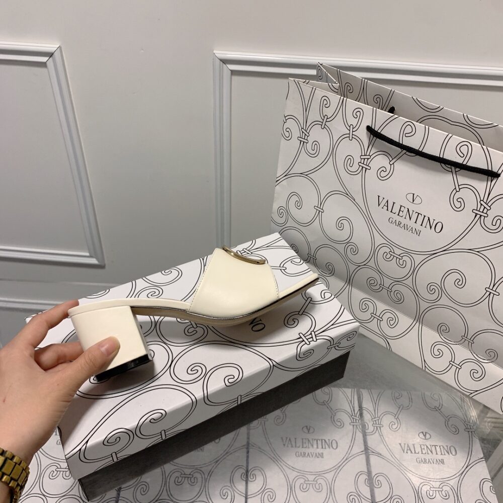 VALENTINO VLOGO SIGNATURE SQUARE TOE MIDDLE HEEL WHITE SLIDE SANDAL - Image 3