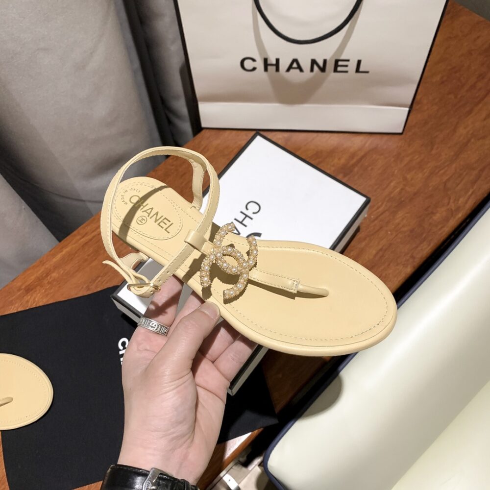 CHANEL GOLD PEARL CC LOGO THONG SANDALS BEIGE - Image 6