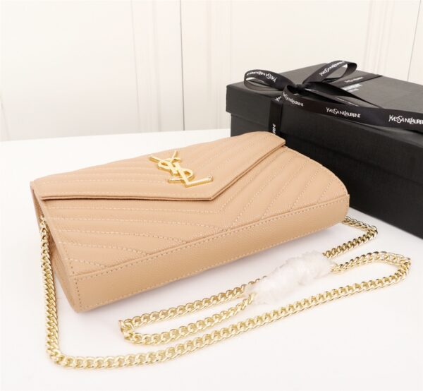 SAINT LAURENT CASSANDRE MATELASSÉ CHAIN WALLET IN GRAIN DE POUDRE EMBOSSED BEIGE 22CM 377828BOW012721 - Image 2