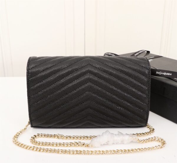 SAINT LAURENT CASSANDRE MATELASSÉ CHAIN WALLET IN GRAIN DE POUDRE EMBOSSED BLACK GOLD 22CM 377828BOW011000 - Image 6