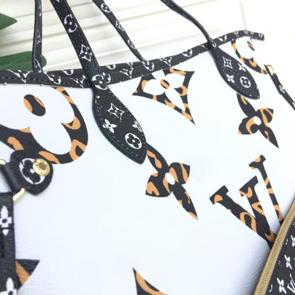 LOUIS VUITTON NEVERFULL MONOGRAM GIANT JUNGLE MM WHITE HAVANA M44716 - Image 10