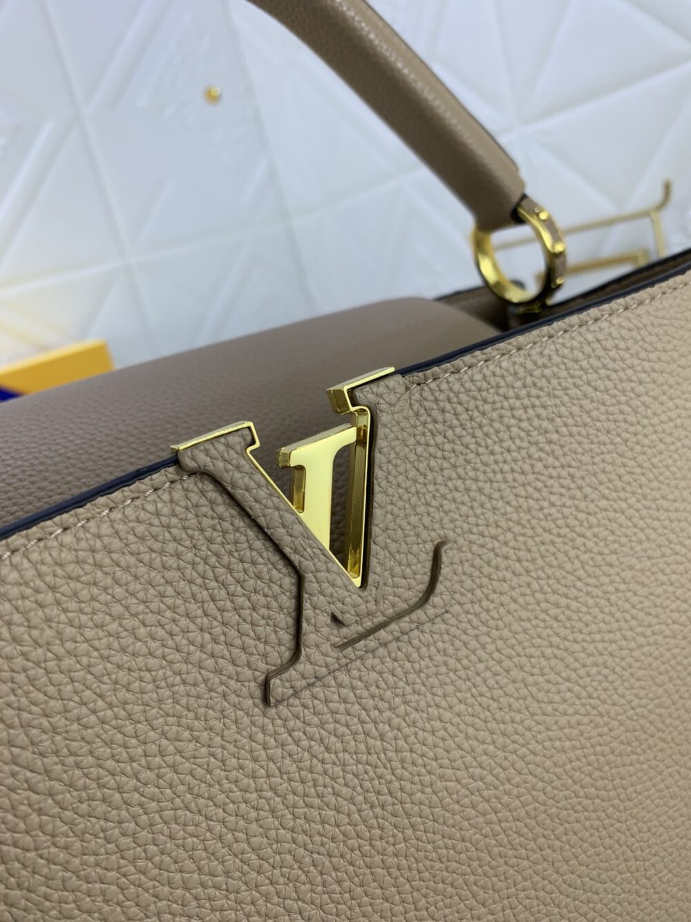 LOUIS VUITTON CAPUCINES MM GREY 31CM M42253 - Image 9