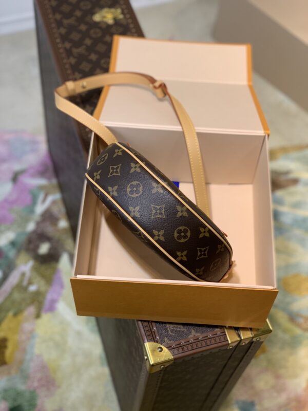 LOUIS VUITTON LOOP M81098 - Image 5