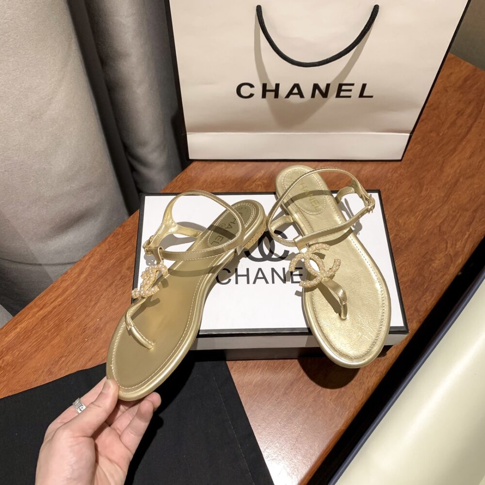 CHANEL GOLD PEARL CC LOGO THONG SANDALS GOLDEN - Image 3