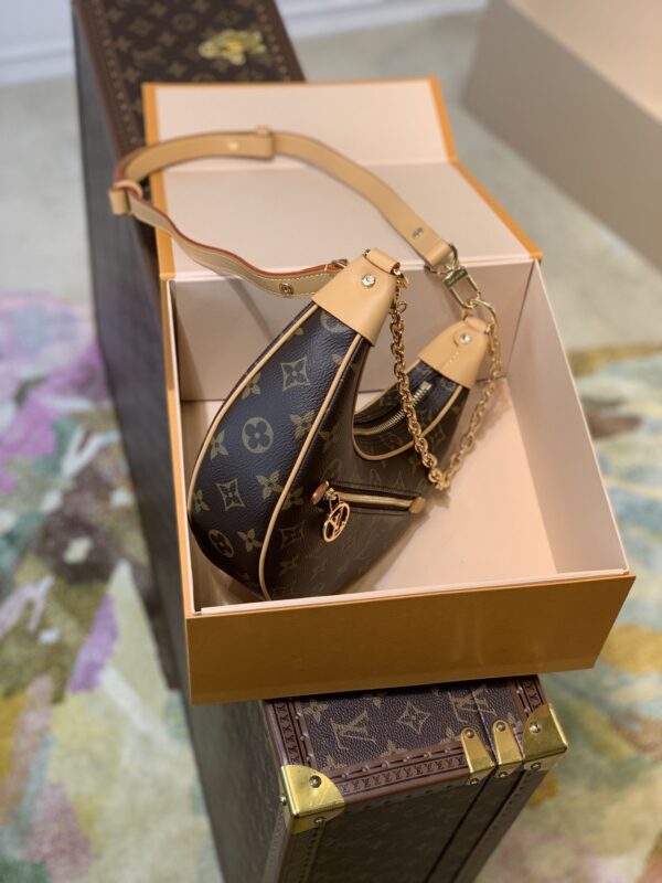 LOUIS VUITTON LOOP M81098 - Image 6