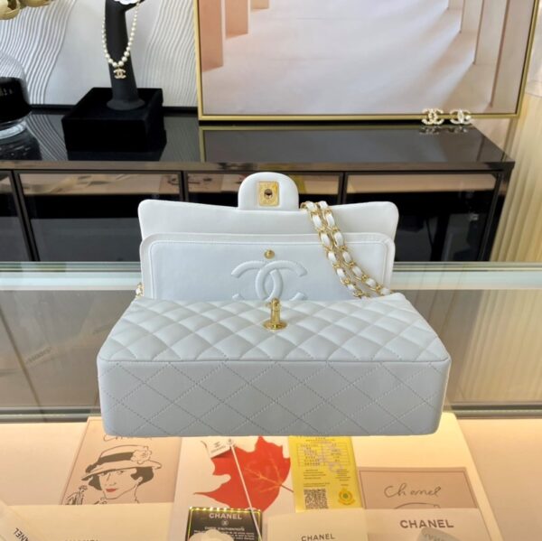 CHANEL CLASSIC MEDIUM HANDBAG WHITE 25CM A01112 - Image 3