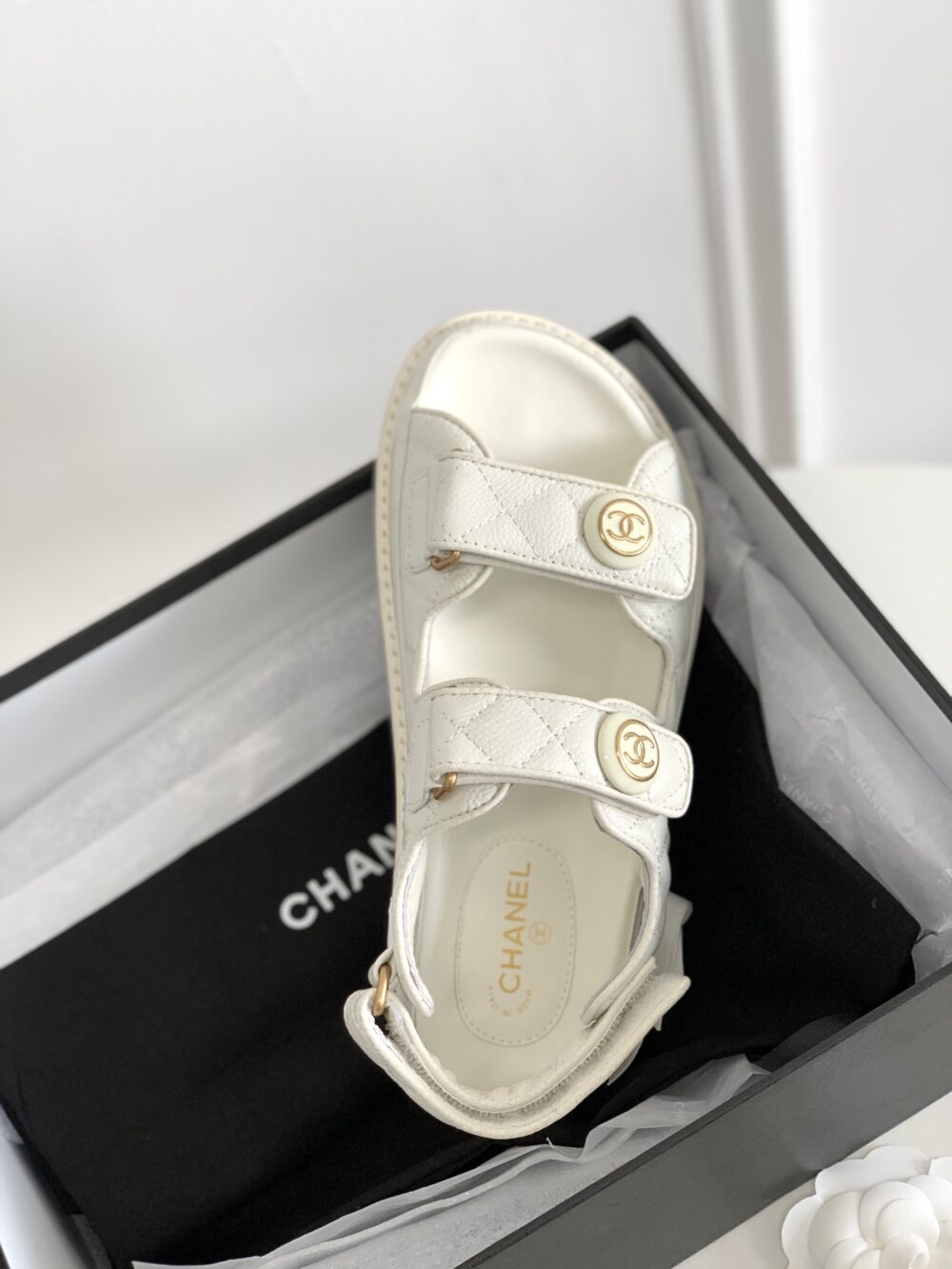 CHANEL CC BUTTON VELCRO WHITE SANDALS GRAINED LEATHER - Image 4