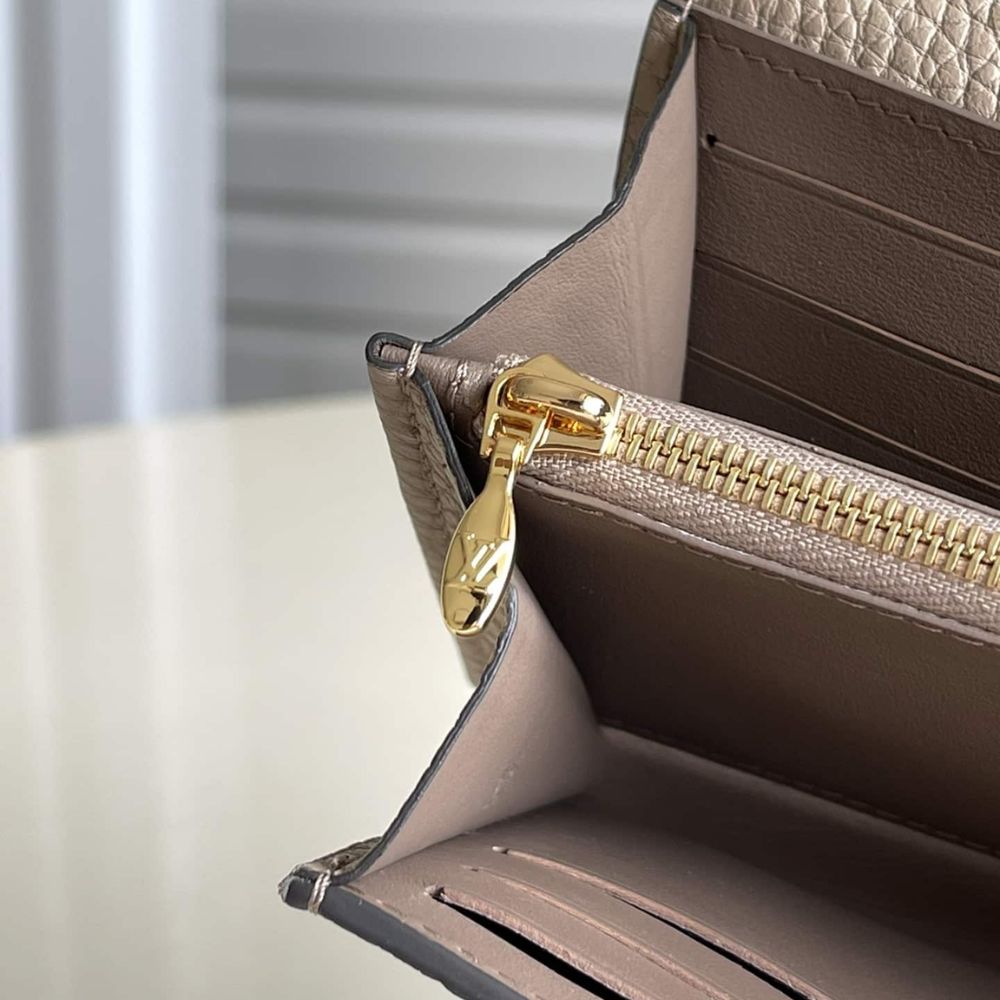 Louis Vuitton Capucines Wallet Galet M61248 - Image 6
