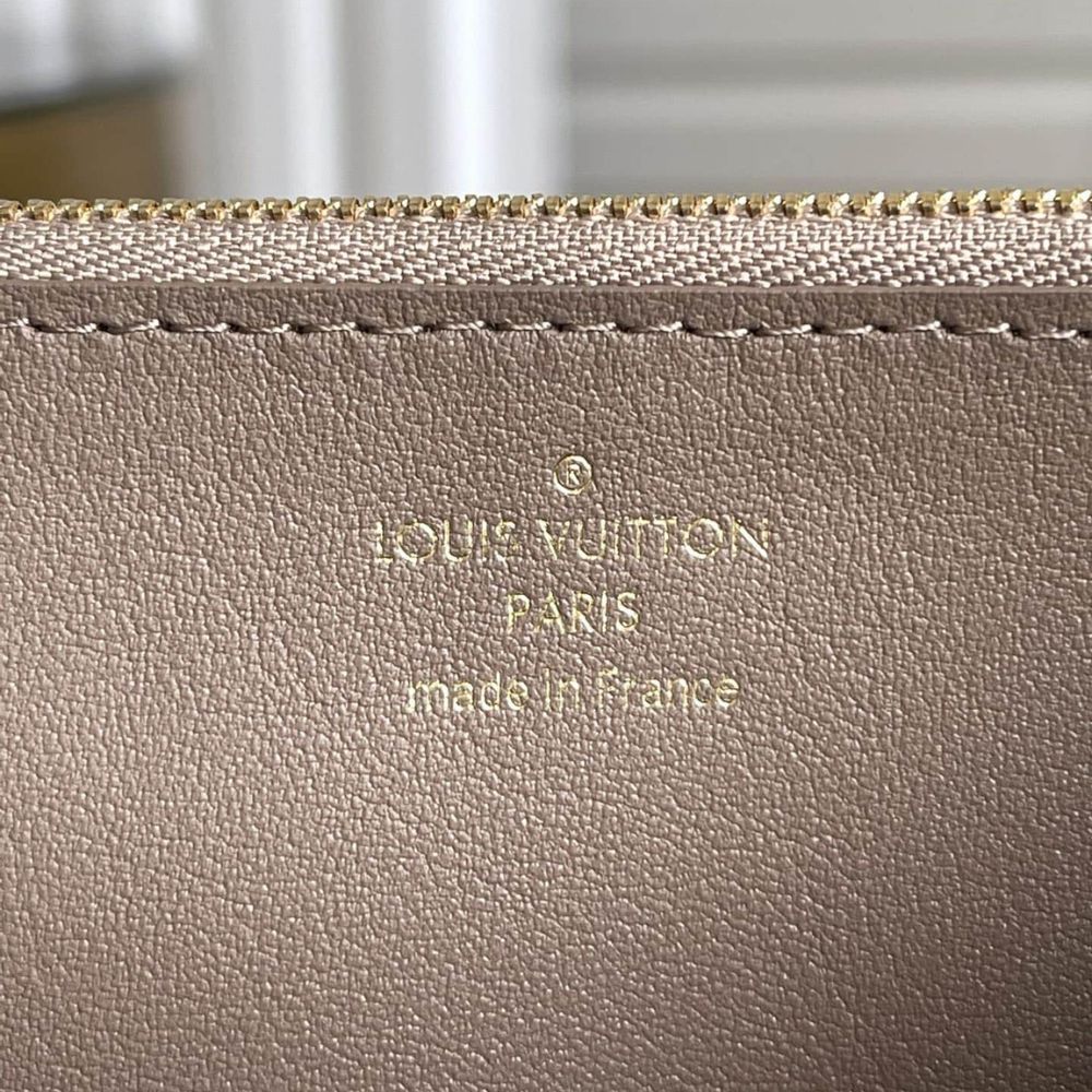 Louis Vuitton Capucines Wallet Galet M61248 - Image 7
