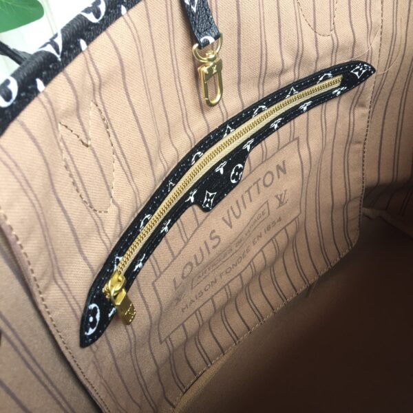 LOUIS VUITTON NEVERFULL MONOGRAM GIANT JUNGLE MM WHITE HAVANA M44716 - Image 6