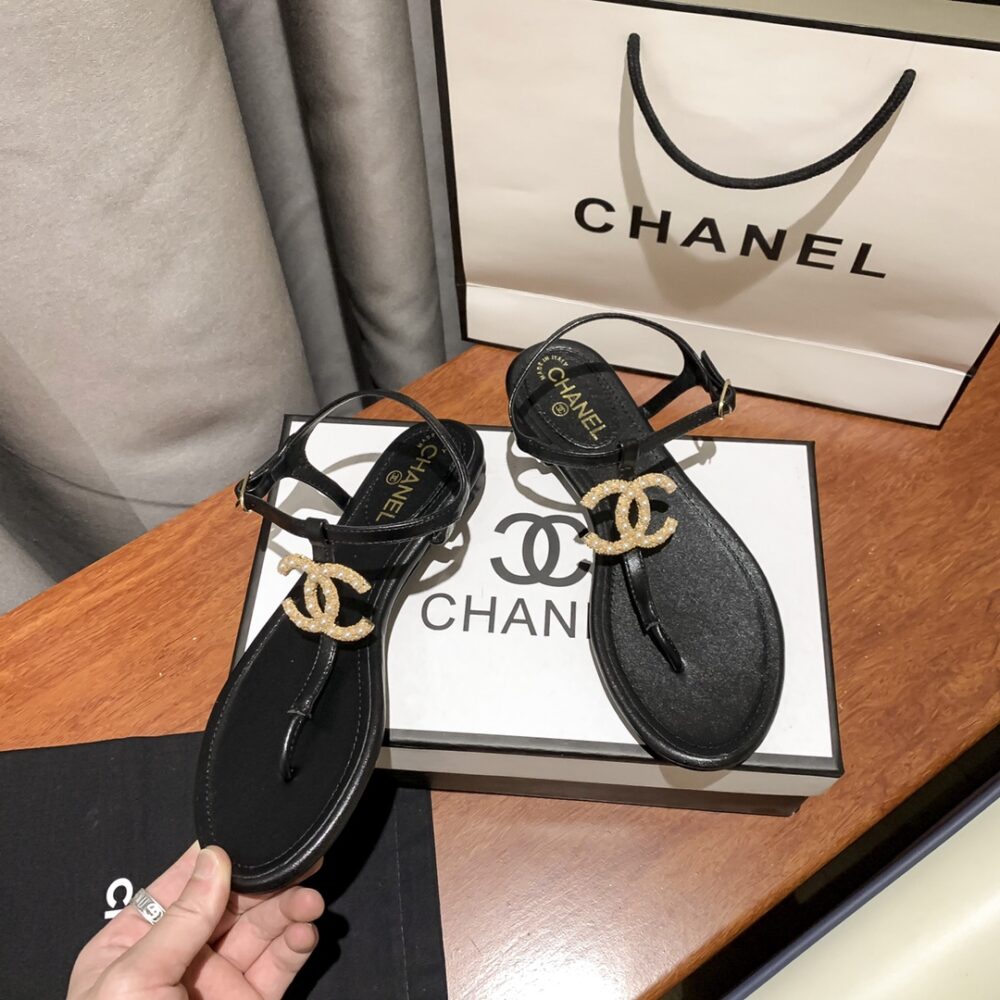 CHANEL GOLD PEARL CC LOGO THONG SANDALS BLACK - Image 3
