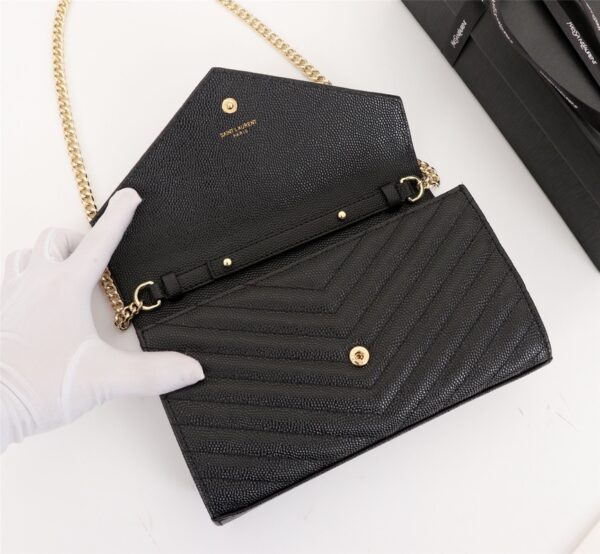 SAINT LAURENT CASSANDRE MATELASSÉ CHAIN WALLET IN GRAIN DE POUDRE EMBOSSED BLACK GOLD 22CM 377828BOW011000 - Image 7