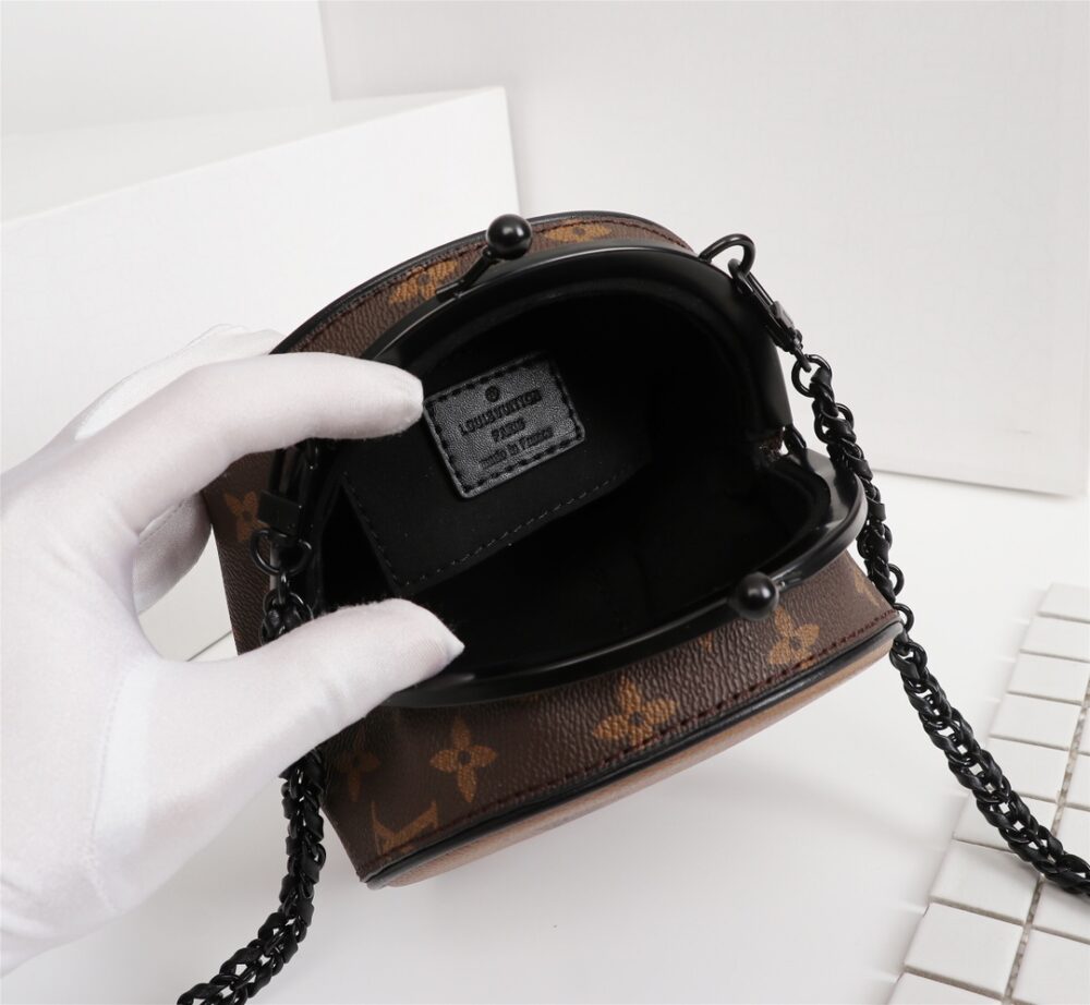 LOUIS VUITTON REVERSE MONOGRAM GIANT BOURSICOT M68606 - Image 9