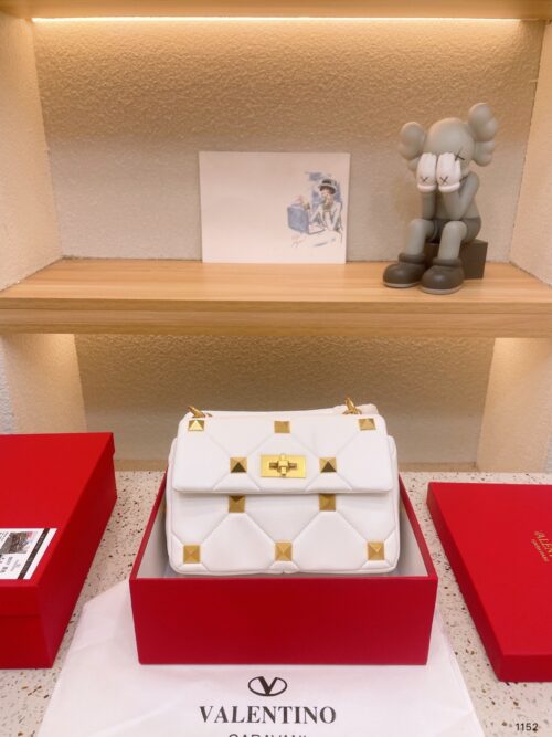 Alternative view of VALENTINO GARAVANI ROMAN STUD CHAIN LINK SHOULDER BAG IN WHITE 1W2B0I82BSF
