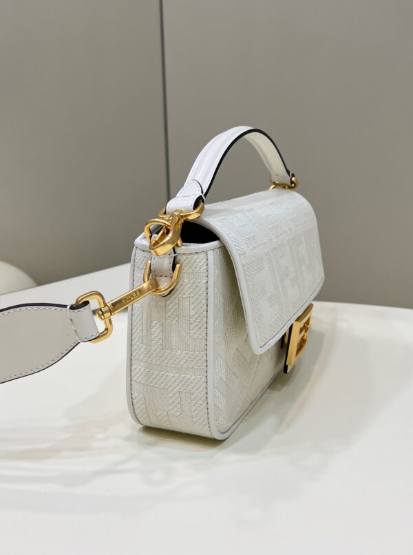 FENDI BAGUETTE FF CANVAS BAG WHITE 28CM 8BR600AMCDF1CFK - Image 6