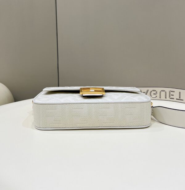 FENDI BAGUETTE FF CANVAS BAG WHITE 28CM 8BR600AMCDF1CFK - Image 8
