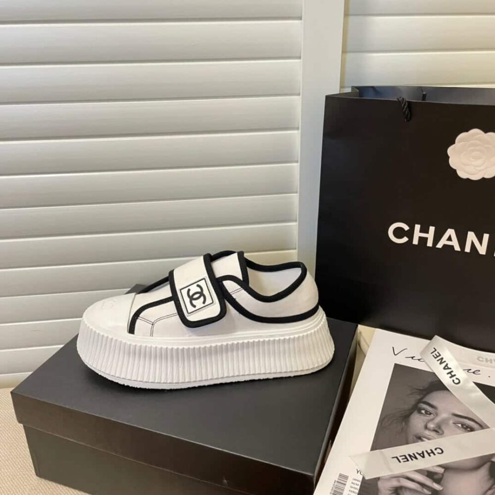 CHANEL WHITE CC CAP TOE SLIPON SNEAKER WHITE - Image 4