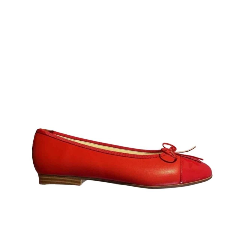 CHANEL CC CAP TOE BALLET FLATS IN LIGHT RED PATENT LEATHER