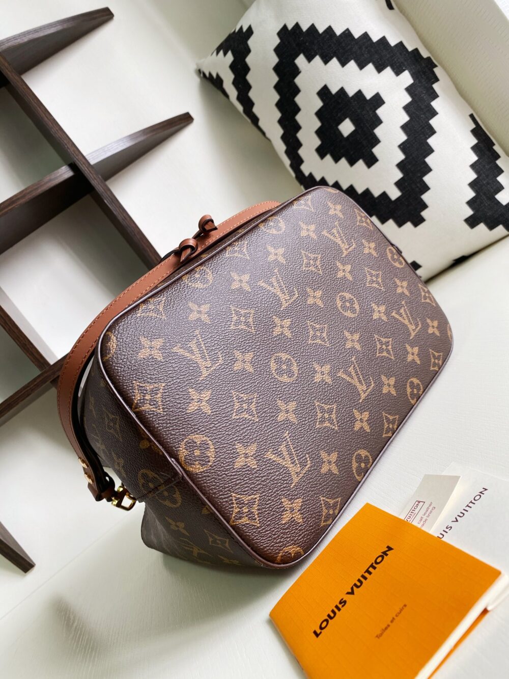 LOUIS VUITTON NÉONOÉ MM BROWN M44887 - Image 7