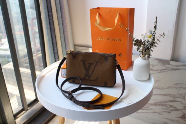 LOUIS VUITTON DOUBLE ZIP POCHETTE M69203 - Image 7