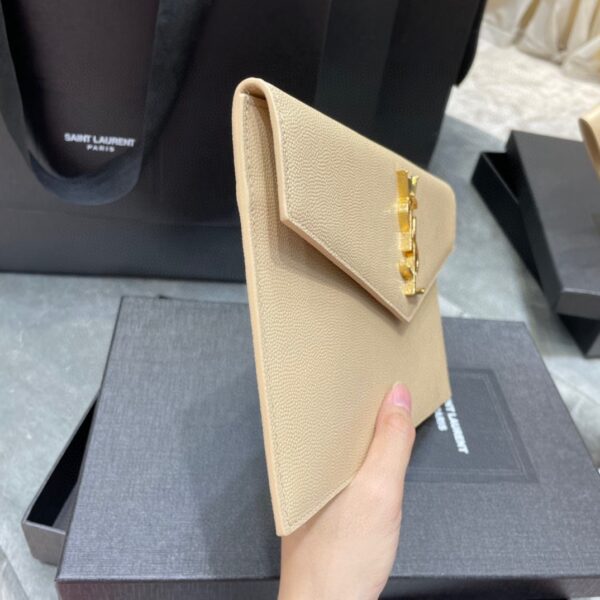 SAINT LAURENT UPTOWN POUCH IN GRAIN DE POUDRE EMBOSSED LEATHER BLANC VINTAGE 5657391GF0J9207 - Image 9