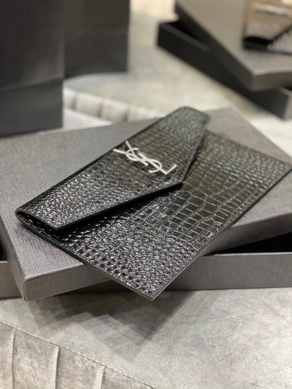 SAINT LAURENT UPTOWN POUCH IN CROCODILE EMBOSSED SHINY LEATHER SILVER BLACK 27CM 565739DND0N1000 - Image 2