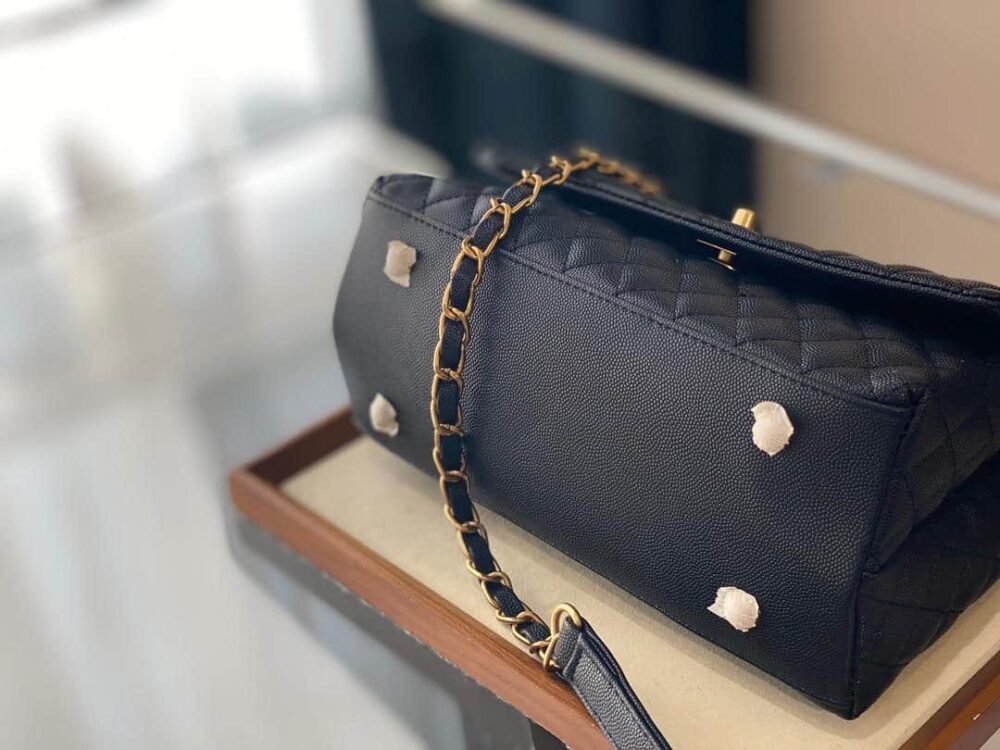 CHANEL MEDIUM COCO HANDLE BAG GOLD HARDWARE BLACK 23CM - Image 4