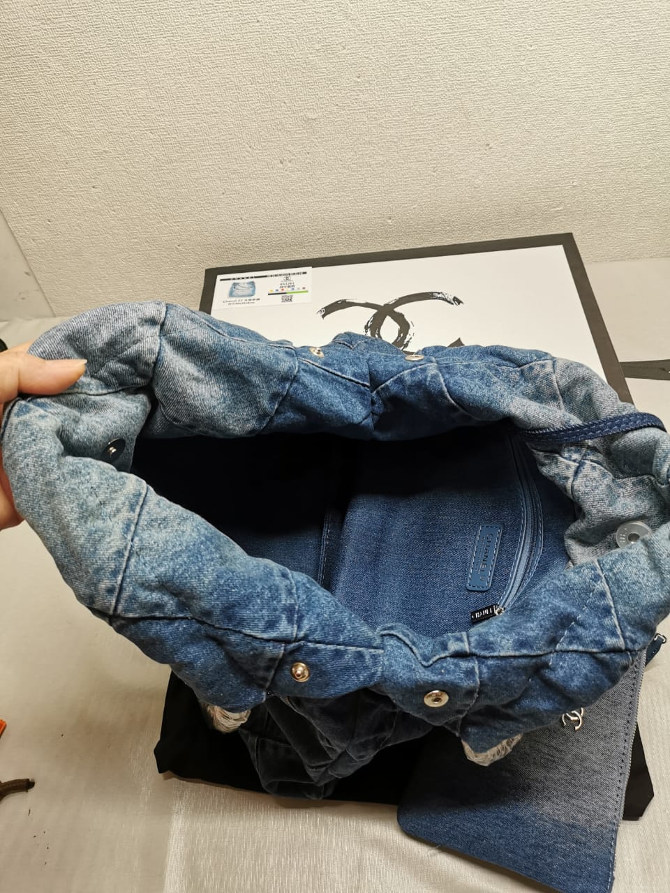 CHANEL 22 HANDBAG WASHED DENIM AS3261 B10439 NM981 - Image 8