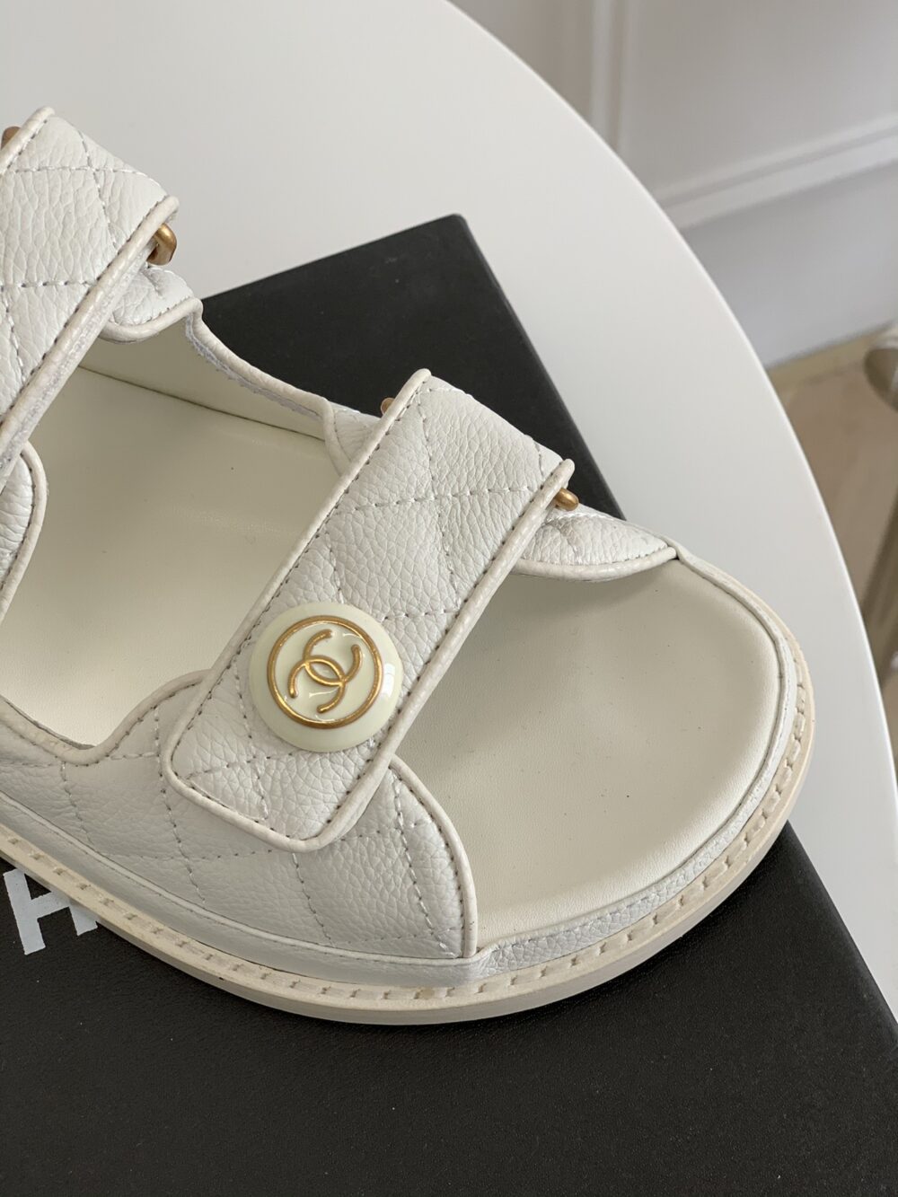 CHANEL CC BUTTON VELCRO WHITE SANDALS GRAINED LEATHER - Image 7