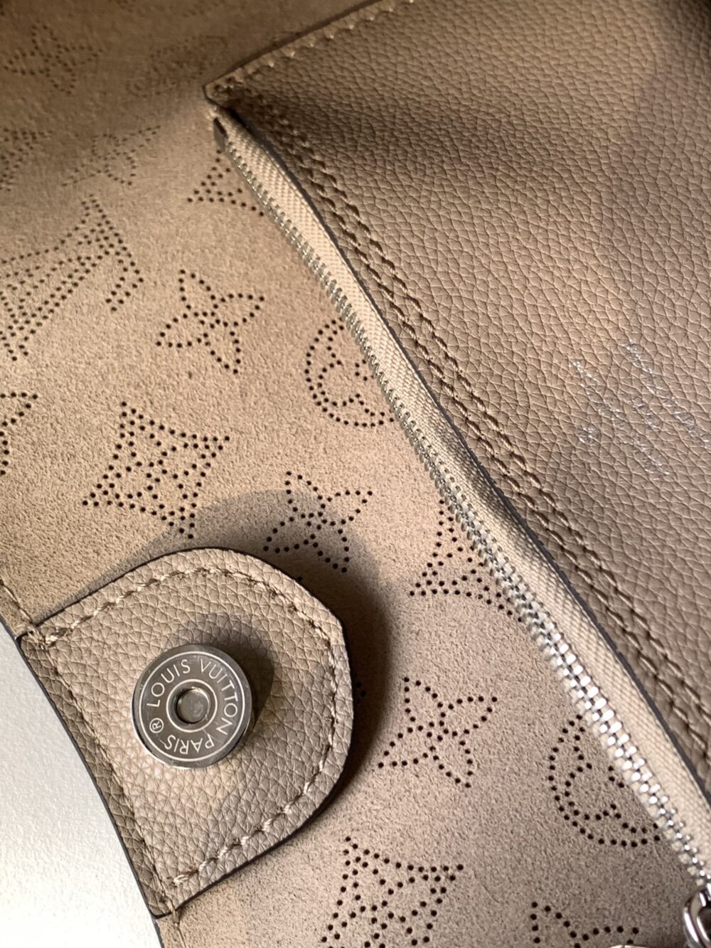 LOUIS VUITTON CARMEL 32CM GRAY M56084 - Image 5