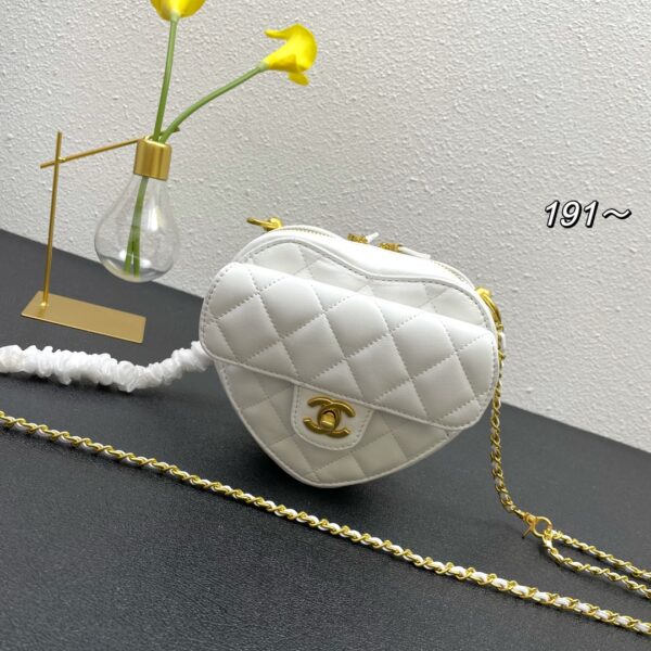 CHANEL HEART CLUTCH WITH CHAIN WHITE AP2784 - Image 7