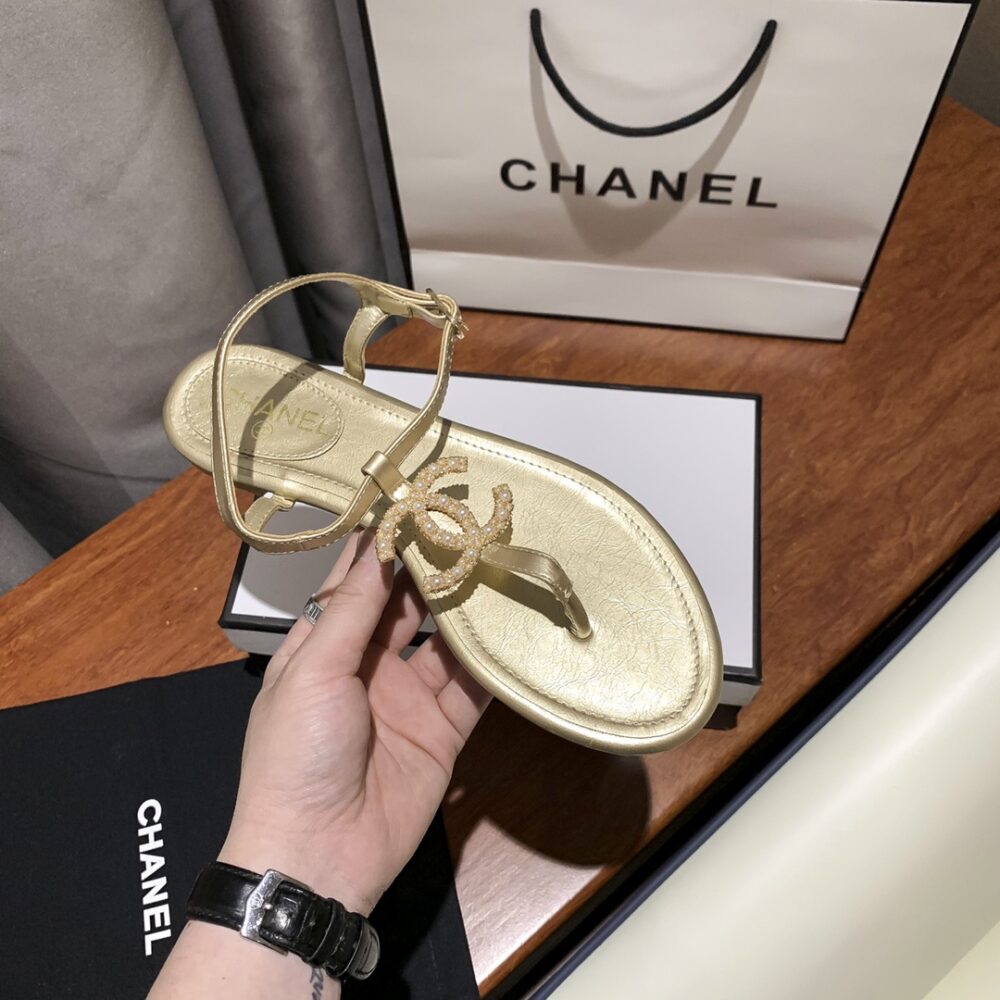 CHANEL GOLD PEARL CC LOGO THONG SANDALS GOLDEN - Image 4